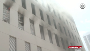 Bomberos atienden incendio en el edificio del nuevo Hospital del Niño