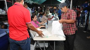 Foto: Venta de la caja navideña en Veraguas.
