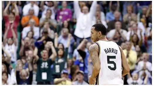 Jazz acaba racha de 11 triunfos de Spurs; Lakers vence a Hornets