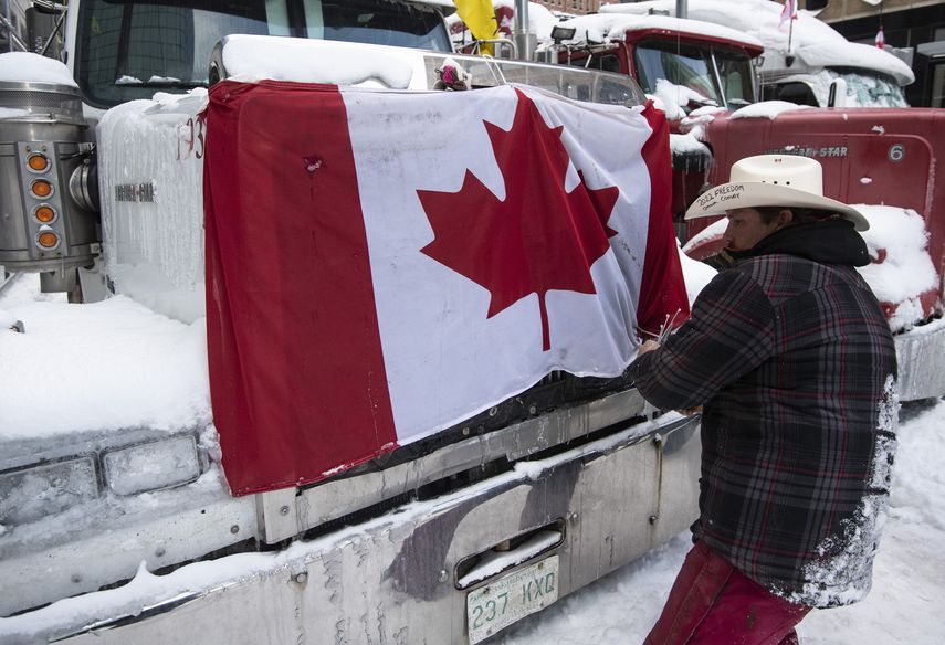 La agencia canadiense de fronteras advirtió el sábado por la tarde de demoras en importantes pasos fronterizos para camiones desde Canadá occidental a Estados Unidos debido a protestas