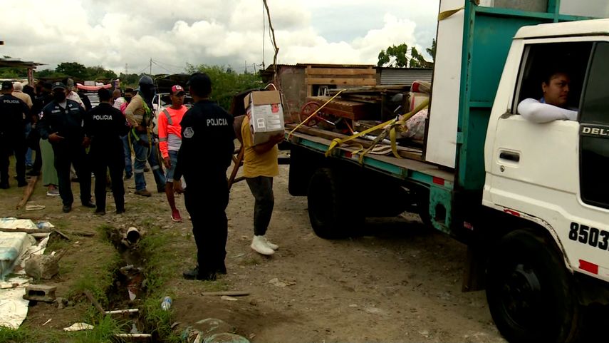 En el sector de Monte Rico cerca de 3 mil personas fueron desalojadas por las autoridades.