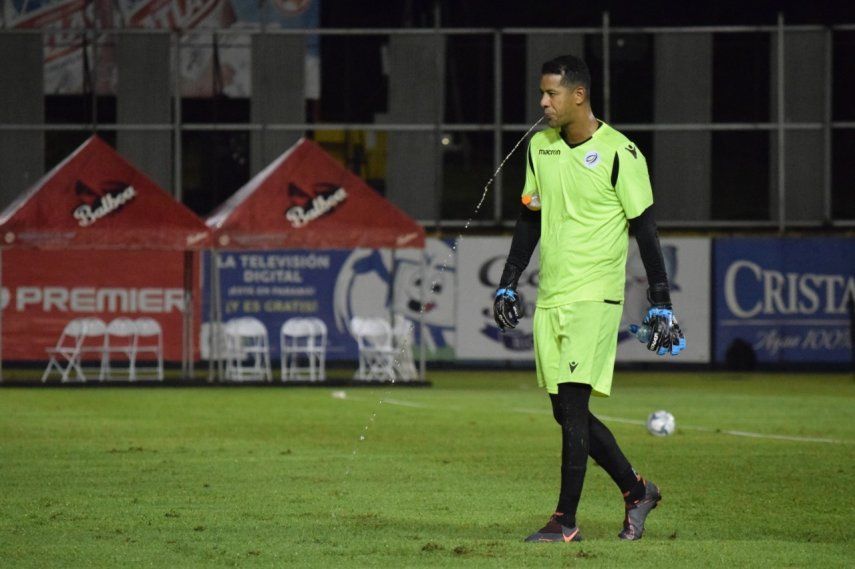 Qatar 2022: Portero de República Dominicana critica cancha del Rod Carew
