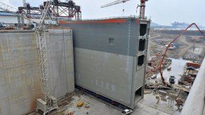 Instalan penúltima compuerta de ampliación del Canal en el Pacífico Instalan penúltima compuerta de ampliación del Canal en el Pacífico