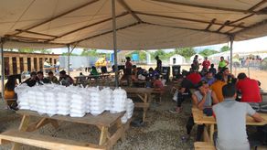 Según el Minseg, diariamente 1,000 migrantes transitan por la frontera en Darién.