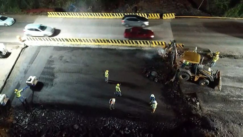 Cabe mencionar que los trabajos se desarrollan en la Vía Panamericana a la altura de Loma Cová tras el hundimiento de la carretera.