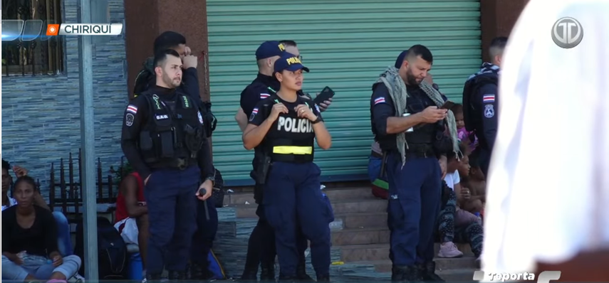 Se registran enfrentamientos entre autoridades de Costa Rica y migrantes en Paso Canoas.