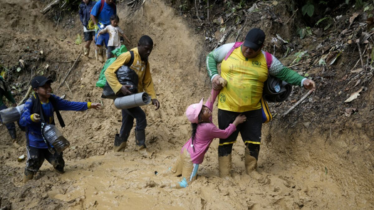 Los niños son los más vulnerables al cruzar el Darién.