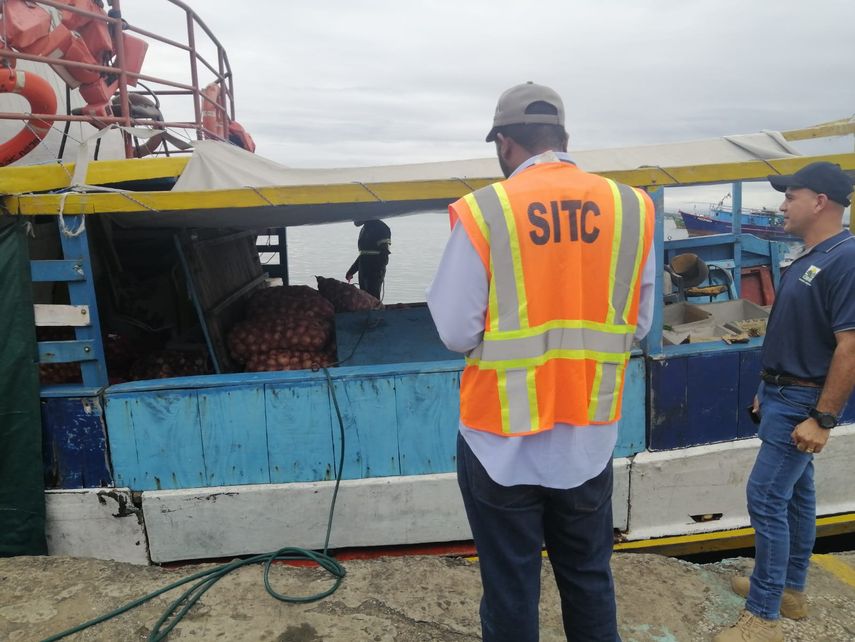 La embarcación fue retenida en Colón el cual mantenía en su interior la cebolla