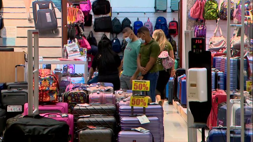 Las facturas deben entregarse inmediatamente cuando se paguen los productos.