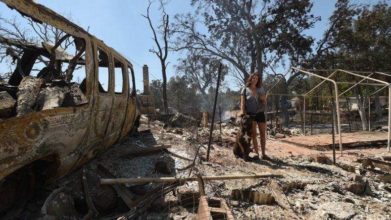 California: Bomberos ganan terreno en lucha contra incendio