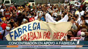 Concentración en apoyo al alcalde Fábrega en la Plaza 5 de Mayo