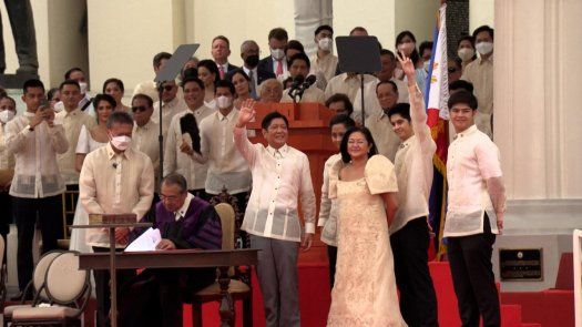 El hijo del dictador Marcos asume la presidencia de Filipinas