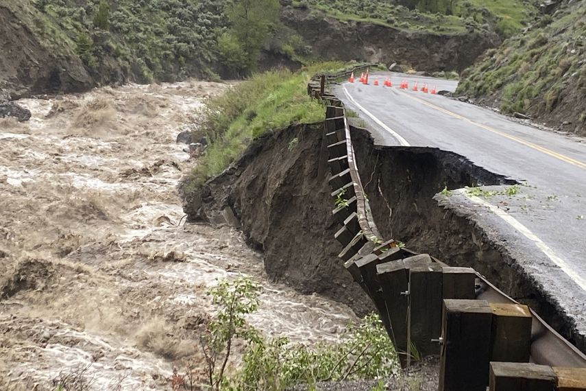 El río Yellowstone en Corwin Springs alcanzó el lunes una altura de 4