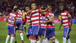Granada se acerca a puestos europeos con triplete de El Arabi a Málaga
