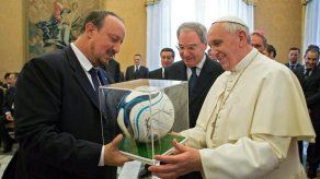 El papa recuerda a futbolistas y dirigentes su responsabilidad social.