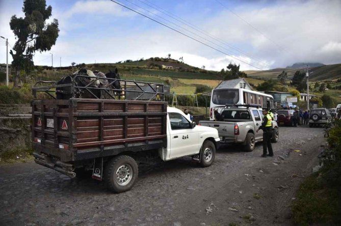 Volcán Cotopaxi amenaza unos 300.000 ecuatorianos