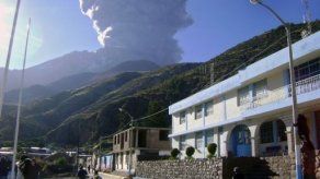 Recomiendan declarar alerta amarilla tras explosión en volcán de Perú