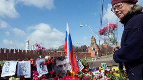 Seguidores de opositor ruso Nemtsov le recuerdan en Moscú