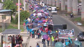 Docentes en paro y marcha por mal estado de escuelas de Panamá Este