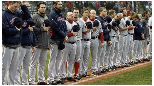 Medias Rojas ganan y dan algo de alegría a Boston