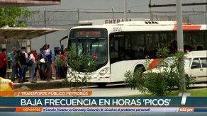 Usuarios de Metrobus denuncian mal servicio; piden más unidades