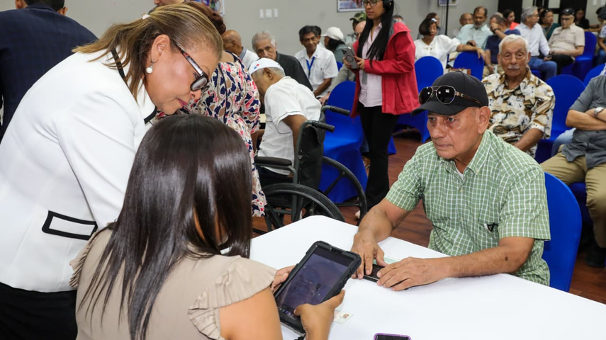 MIDES entrega pago de la pensión vitalicia a héroes de la Gesta Patriótica.
