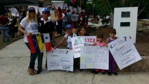 Venezolanos en Panamá realizaron Pancartazo en contra de Maduro