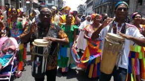 Colonenses despidieron el mes de la Etnia Negra con colorido desfile