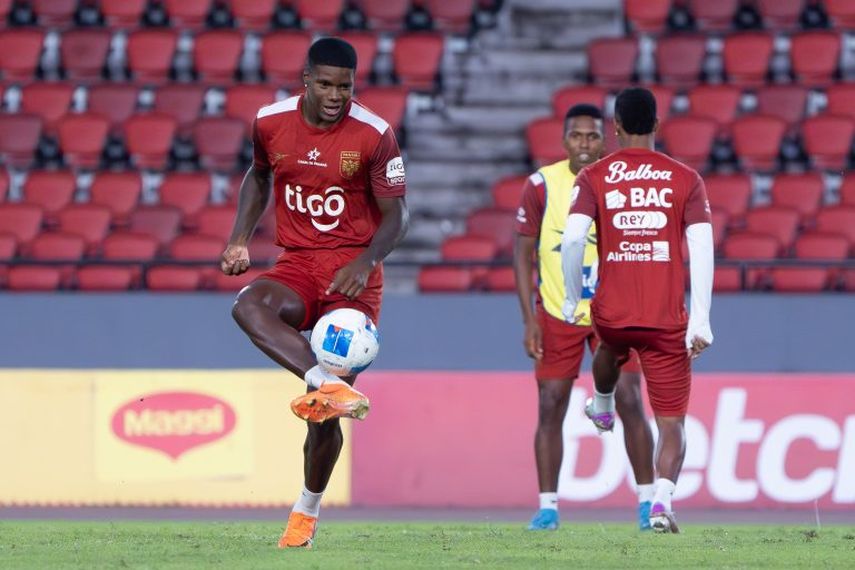 Panamá ya entrena en el Estadio Rommel Fernández Gutiérrez. Panamá ya entrena en el Estadio Rommel Fernández Gutiérrez.