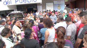 Docentes se mantienen en huelga de hambre en la Defensoría del Pueblo