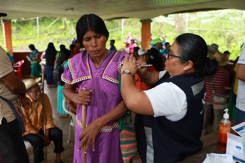 Vacunas que salvan vidas en la feria del MIDES.