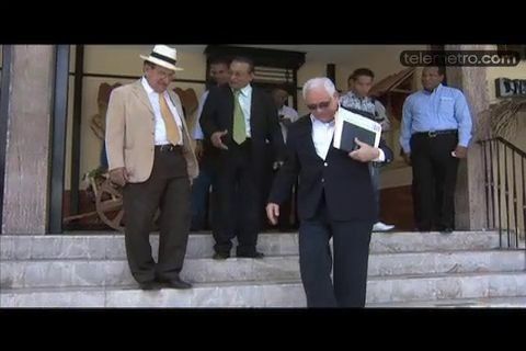 Diputados PRD que viajaron con Martinelli no notificaron al CEN