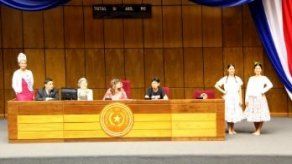 Paraguay buscará récord Guinness de mujeres vestidas con su traje tradicional