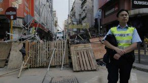 Malestar por choques policía con activistas en Hong Kong