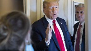 JILL COLVIN y KEVIN FREKING