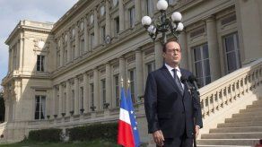 Francia decreta tres días de luto por víctimas de Air Algérie