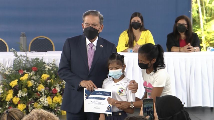 Este año el presidente Cortizo aseguró que a todos los estudiantes con discapacidad que participaron por becas de concursos se les otorgó el beneficio.