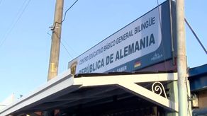 Polémica por cambio de uniforme en la escuela República de Alemania.