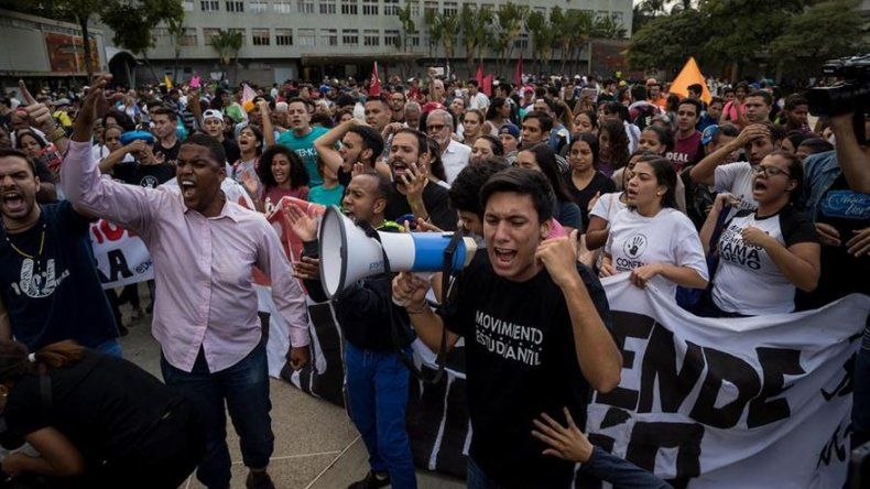 Guaidó no consigue renovar la protesta y Maduro exhibe músculo en las calles