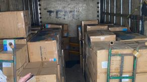 Aduanas retiene 50 cajas de implementos hospitalarios desechables en Colón.