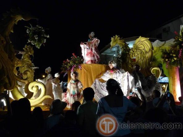 Desfile de las Mil Polleras