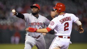 Dos jonrones de Cron impulsan a Angelinos sobre Rojos