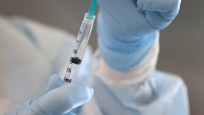 Se autorizaron 300,000 dosis de AstraZeneca para vacunación a marinos.