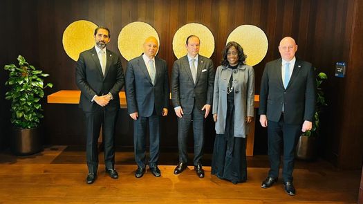 Canciller y ministra de educación de Panamá buscan la oportunidad de becas para panameños. Canciller y ministra de educación de Panamá buscan la oportunidad de becas para panameños.