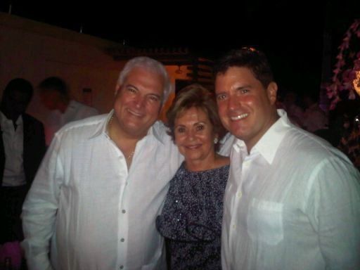 Martinelli pasa noche de juerga con próximo presidente o presidenta