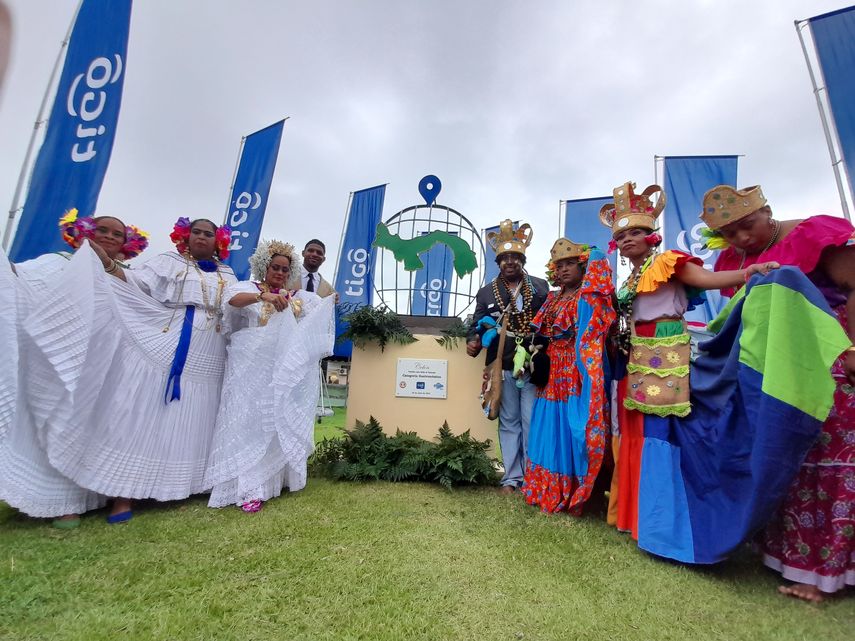 El folclore no faltó en Colón