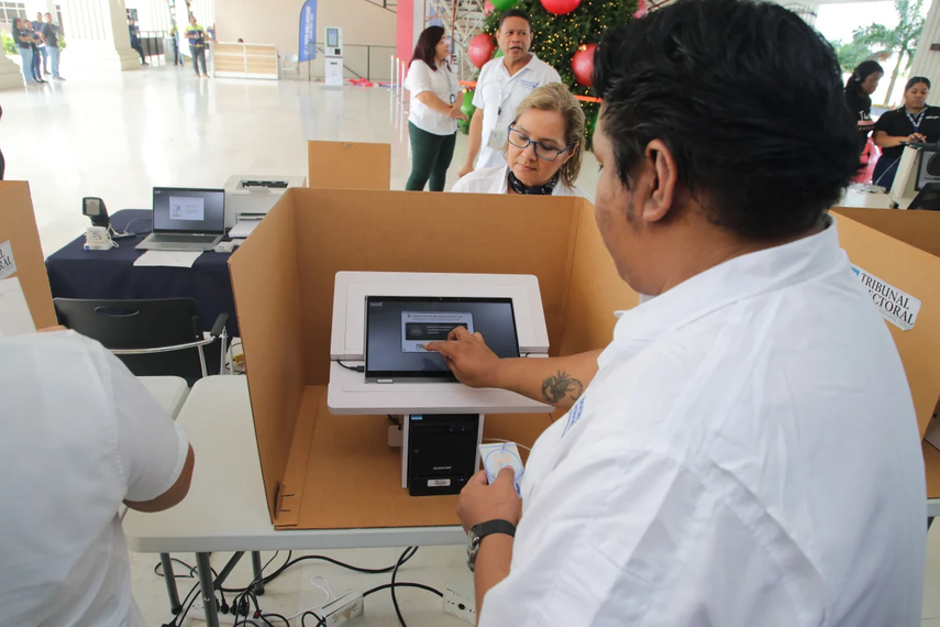 El Tribunal Electoral suspende las mesas del voto electrónico del Centro de Convenciones ATLAPA.