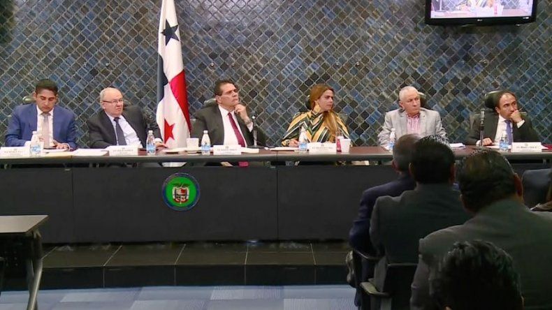 Credenciales recomienda al Pleno la ratificación de Zamorano y Arrocha como magistrados