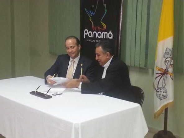 Firman convenio sobre turismo religioso en Panamá