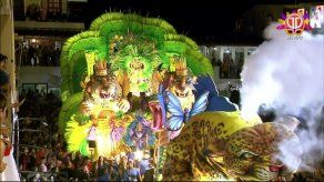 Calle Arriba de Las Tablas en el paseo nocturno del Sábado de Carnaval